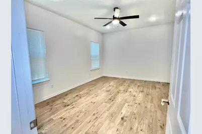 2811 Silkwood Street, Dallas, TX 75215 - Photo 9