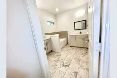 2811 Silkwood Street, Dallas, TX 75215 - Photo 9