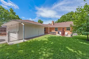 6221 Berryhill St, Dallas, TX 75231 - Photo 27