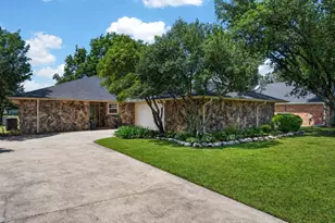 310 Navajo Trail, Gainesville, TX 76240 - Photo 3