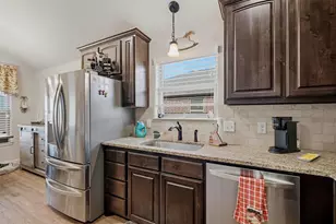 502 Pathfinder St, Collinsville, TX 76233 - Photo 9