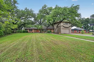 2039 W Lotus Ave, Fort Worth, TX 76111 - Photo 37