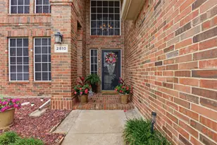 2810 Hammond Dr, Grand Prairie, TX 75052 - Photo 3