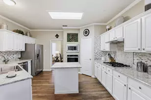 2810 Hammond Dr, Grand Prairie, TX 75052 - Photo 11