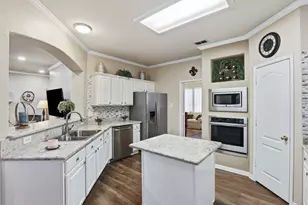2810 Hammond Dr, Grand Prairie, TX 75052 - Photo 9