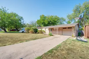1902 Alan-A-Dale Rd, Arlington, TX 76013 - Photo 3