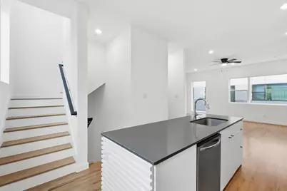 427 W 10th Street #502, Dallas, TX 75208 - Photo 3
