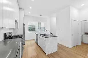 427 W 10th St, Dallas, TX 75208 - Photo 1