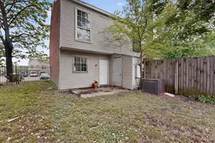 9467 Olde Towne Row, Dallas, TX 75227 - Photo 15