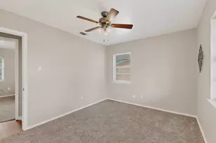 2725 Wesleyan Dr, Irving, TX 75062 - Photo 21