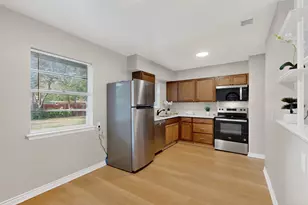 2725 Wesleyan Dr, Irving, TX 75062 - Photo 13