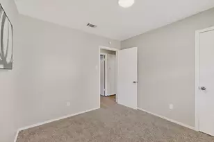 2725 Wesleyan Dr, Irving, TX 75062 - Photo 25