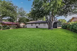 2725 Wesleyan Dr, Irving, TX 75062 - Photo 33