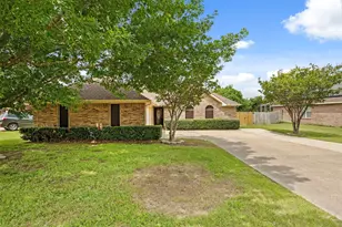 225 Cobblestone Cir, Red Oak, TX 75154 - Photo 3
