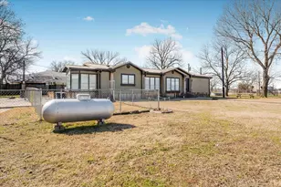 330 Chapman Dr, Mineral Wells, TX 76067 - Photo 3