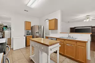 317 E Clover Park Dr, Fort Worth, TX 76140 - Photo 11