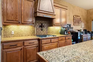 1561 St Andrews Dr, Red Oak, TX 75154 - Photo 9