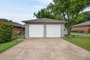 105 S Weatherred Dr, Richardson, TX 75080 - Photo 33