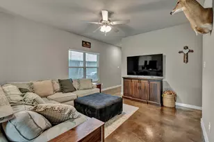 609 N Cummings Dr, Alvarado, TX 76009 - Photo 7