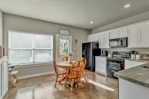 609 N Cummings Dr, Alvarado, TX 76009 - Photo 9