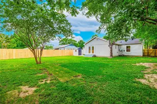 910 Tamara Ln, Grand Prairie, TX 75051 - Photo 21