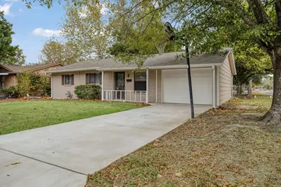 100 E Cunningham Street, Bonham, TX 75418 - Photo 1