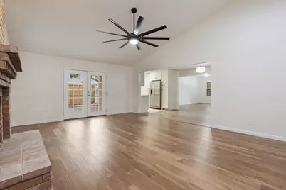 100 E Cunningham Street, Bonham, TX 75418 - Photo 13