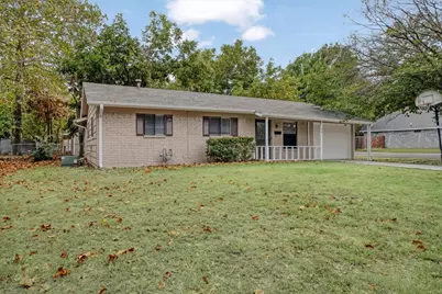100 E Cunningham Street, Bonham, TX 75418 - Photo 3