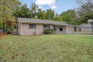 100 E Cunningham St, Bonham, TX 75418 - Photo 3