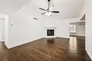 625 Kingston Dr, Grand Prairie, TX 75051 - Photo 3