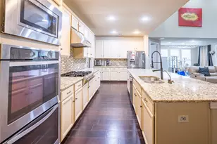 2404 Fountain Dr, Irving, TX 75063 - Photo 7