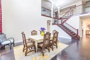 2404 Fountain Dr, Irving, TX 75063 - Photo 9