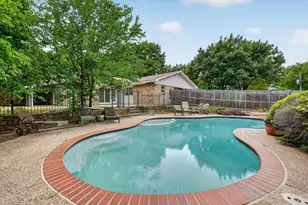 2106 Butterfield Trail, Grand Prairie, TX 75052 - Photo 7
