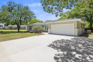 914 Vine St, Euless, TX 76040 - Photo 3