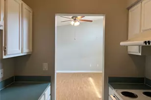 701 W Sycamore St, Denton, TX 76201 - Photo 13