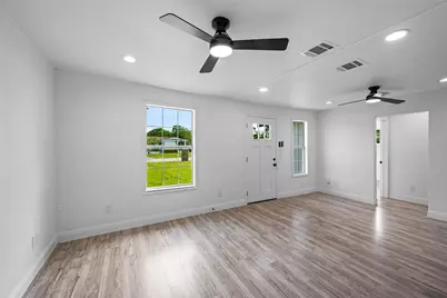 5225 Urbanview Street, Sansom Park, TX 76114 - Photo 5