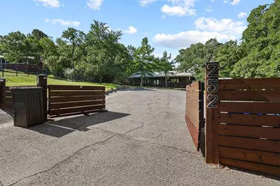 252 Hacienda Drive, Pottsboro, TX 75076 - Photo 5