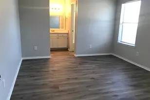 429 Signal Hill Ct N, Fort Worth, TX 76112 - Photo 9