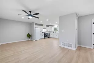 210 W Madison St, Hillsboro, TX 76645 - Photo 3
