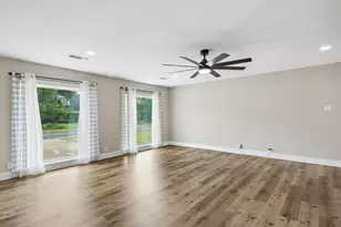 8635 Strathmore Dr, Dallas, TX 75238 - Photo 9