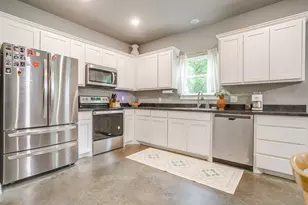 309 Francis St, Hillsboro, TX 76645 - Photo 9