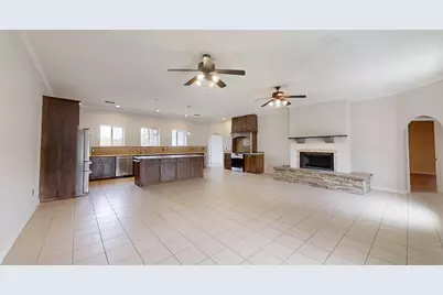 4801 Fireside Court, Granbury, TX 76049 - Photo 5