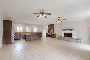 4801 Fireside Ct, Granbury, TX 76049 - Photo 5