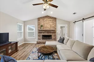 2513 Silver Creek Ct, Garland, TX 75040 - Photo 9