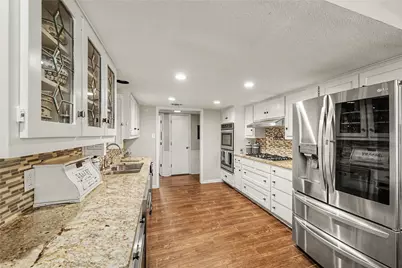 1810 Lakeside Drive, Arlington, TX 76013 - Photo 5