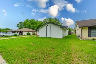1813 Tompkins Dr, Grand Prairie, TX 75051 - Photo 21