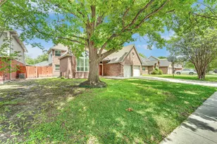 340 Clayton St, Grand Prairie, TX 75052 - Photo 3