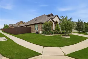 313 Bluebell Dr, Glenn Heights, TX 75154 - Photo 3
