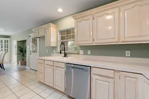 639 S Rough Creek Ct, Granbury, TX 76048 - Photo 15