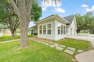 639 S Rough Creek Ct, Granbury, TX 76048 - Photo 33